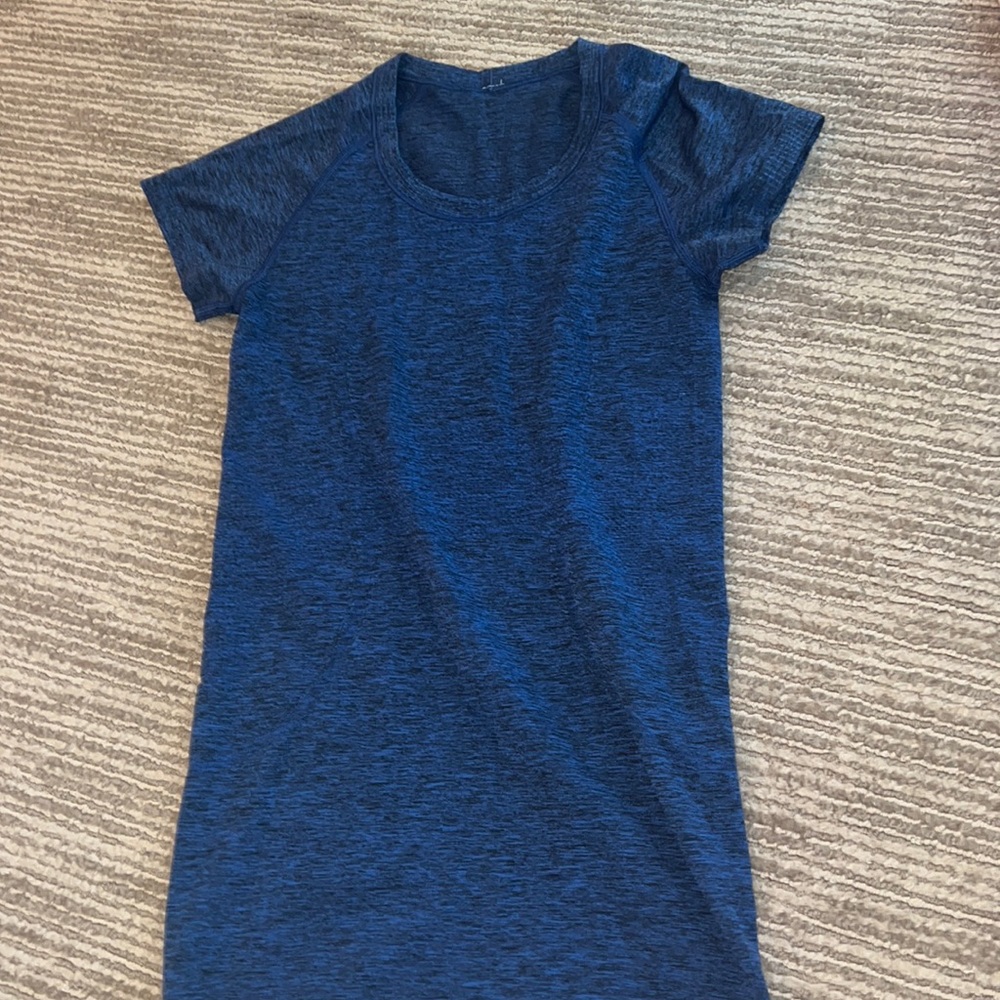 Lulu size 2 blue short sleeve!! Barley worn!!